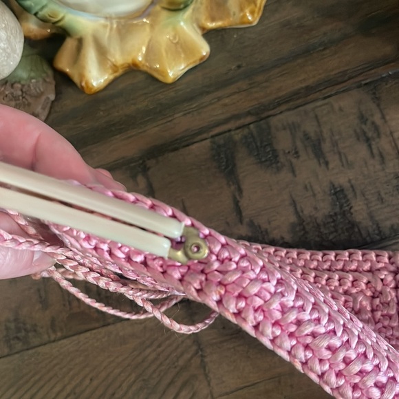 1950’s Marilyn Pivnick Pink Hand Crocheted Bakelite Frame Small Purse - Picture 10 of 12